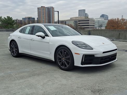 Used 2024 Porsche Panamera image 7