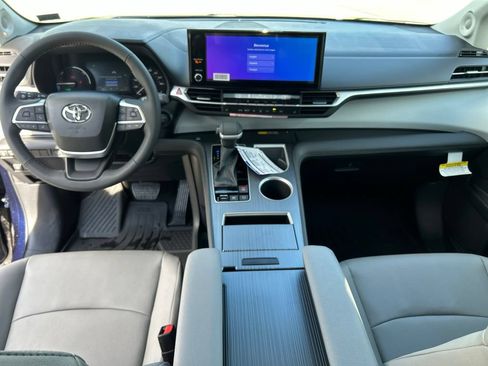 New 2026 Toyota Sienna XLE AWD/4WD image 12