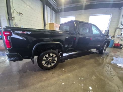 Used 2021 Chevrolet Silverado 2500 Custom w/ Custom Value Package image 8