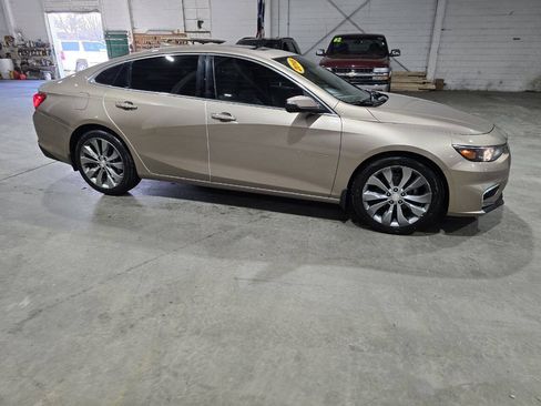 Used 2018 Chevrolet Malibu Premier w/ Premier Sun and Wheel Package FWD image 16