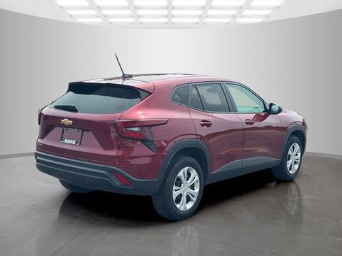 Used 2024 Chevrolet Trax LS w/ Driver Confidence Package FWD image 7