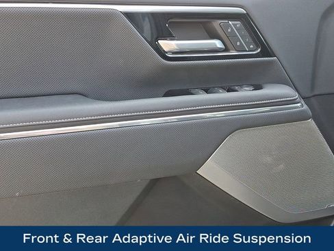 Used 2024 GMC Sierra EV Denali image 18