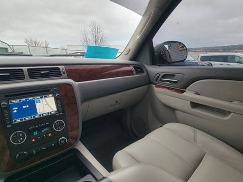 Used 2011 Chevrolet Suburban LT image 18