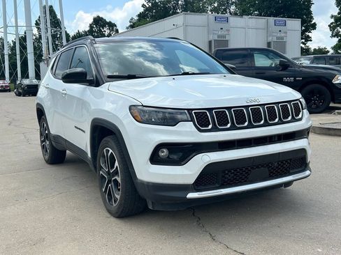 Used 2023 Jeep Compass Limited AWD/4WD image 4