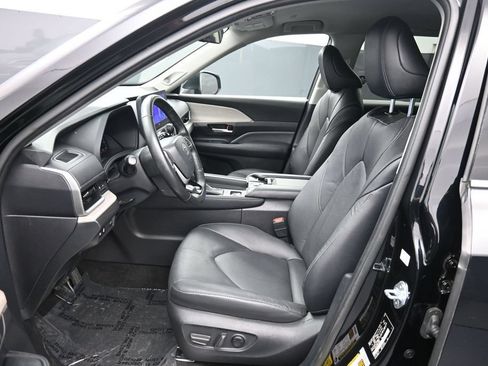 Used 2024 Toyota Grand Highlander AWD image 18
