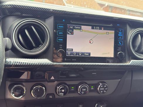 Used 2017 Toyota Tacoma TRD Sport w/ Tow Package (A/T) AWD/4WD image 14