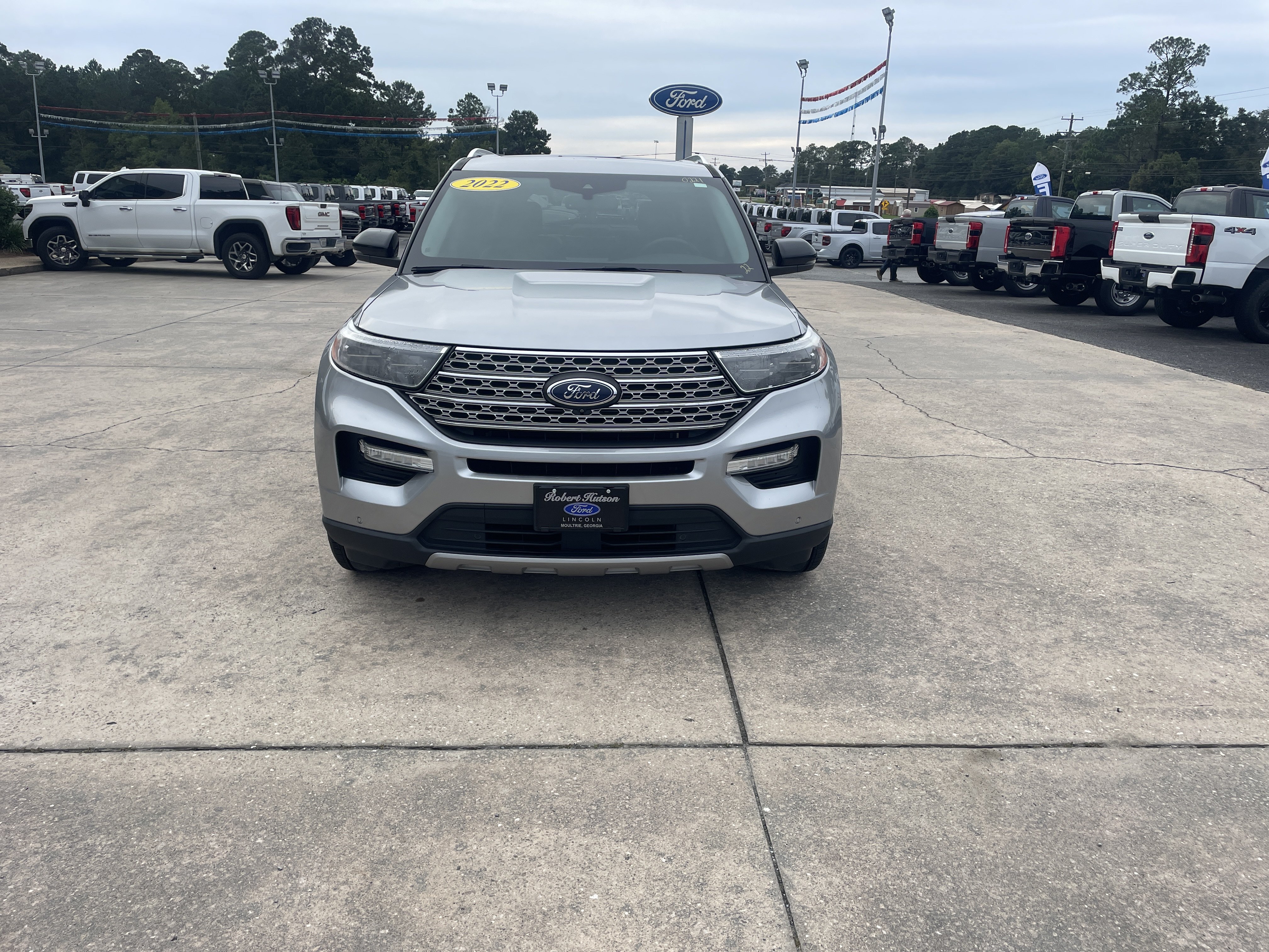 Used 2022 Ford Explorer Limited w/ Equipment Group 301A RWD image 3