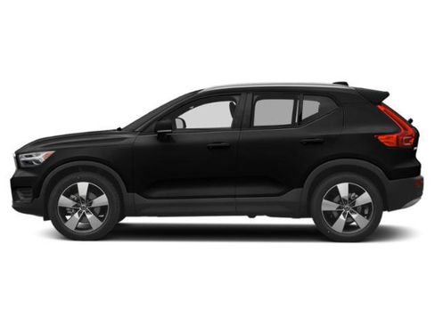 Used 2020 Volvo XC40 T5 Momentum w/ Protection Package Premier AWD/4WD image 3