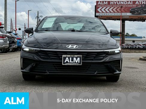 Used 2024 Hyundai Elantra SEL image 3