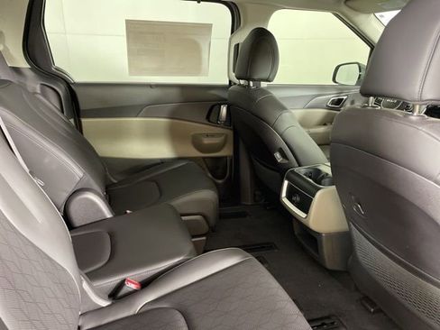 New 2026 Kia Carnival EX image 17