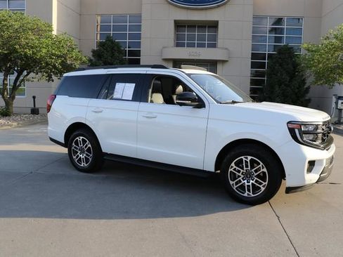 Certified 2025 Ford Expedition Active AWD/4WD image 1