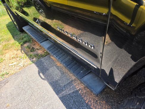 Used 2017 Chevrolet Silverado 1500 LTZ Z71 w/ LTZ Plus Package AWD/4WD image 6