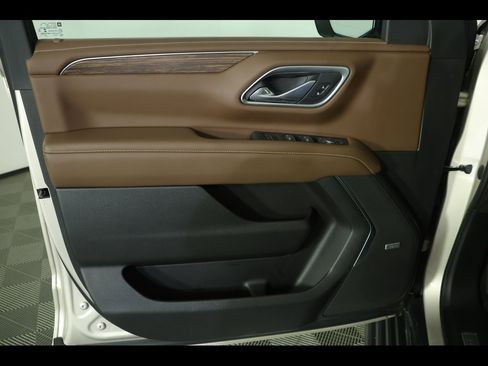 Used 2021 Chevrolet Tahoe High Country w/ Premium Package image 25