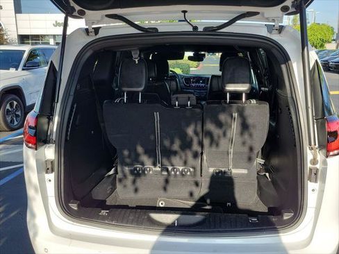 Certified 2025 Chrysler Pacifica Select FWD image 23
