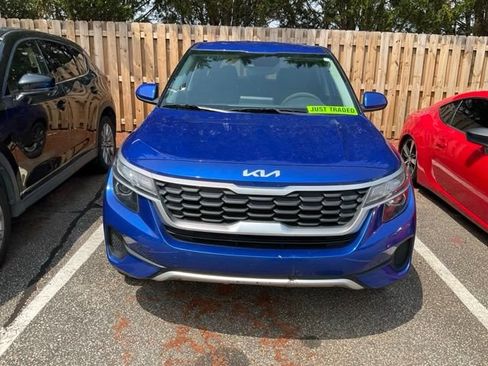 Used 2023 Kia Seltos LX AWD/4WD image 2