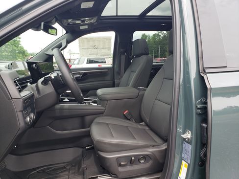 New 2026 Chevrolet Suburban Z71 w/ Comfort Package AWD/4WD image 29