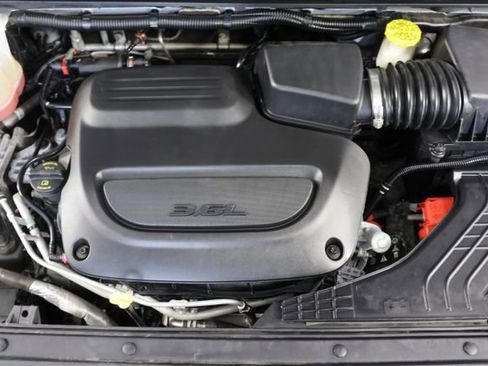 Used 2023 Chrysler Pacifica Touring-L FWD image 25