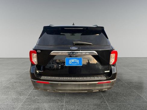 Used 2020 Ford Explorer XLT image 4