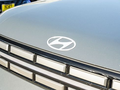 New 2026 Hyundai Santa Fe SE image 9