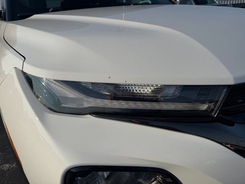 Used 2022 Chevrolet TrailBlazer RS w/ Technology Package FWD image 3