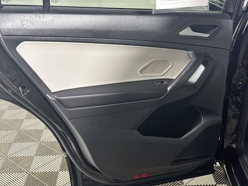 Used 2021 Volkswagen Tiguan SE image 18