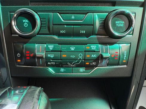 Used 2018 Ford Explorer XLT w/ Equipment Group 202A image 31