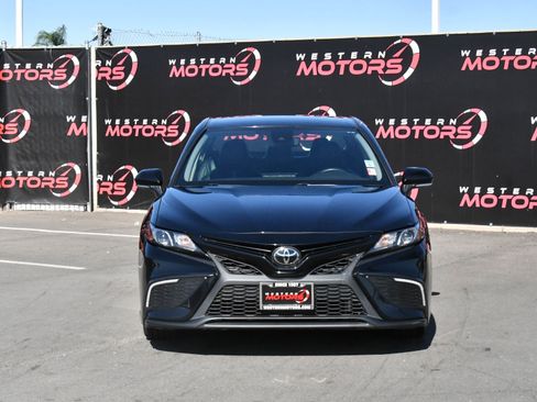 Used 2023 Toyota Camry SE FWD image 2
