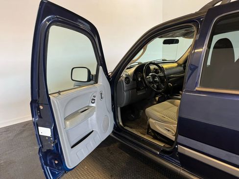 Used 2006 Jeep Liberty Sport AWD/4WD image 8