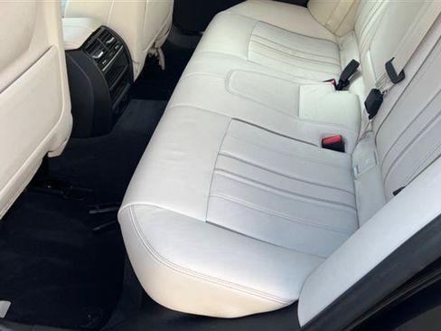 Used 2018 BMW 530e RWD image 46