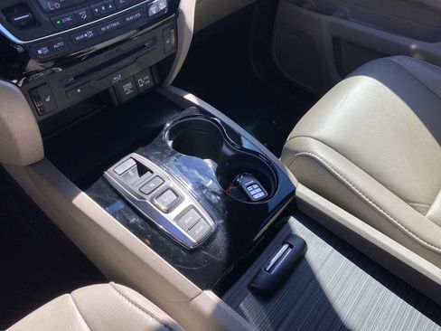 Used 2019 Honda Pilot Touring image 18