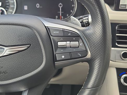 Used 2025 Genesis G70 2.5T RWD image 31