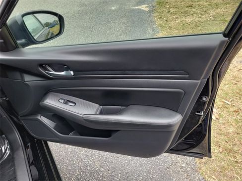 Used 2024 Nissan Altima 2.5 SV image 33