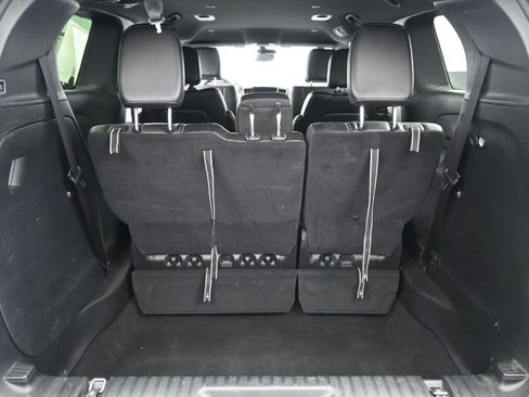 Used 2025 Chrysler Pacifica Select image 16