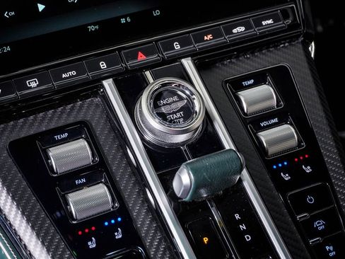 Used 2025 Aston Martin V8 Vantage Coupe RWD image 31