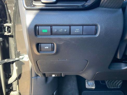 Certified 2024 Nissan Sentra SR FWD image 32