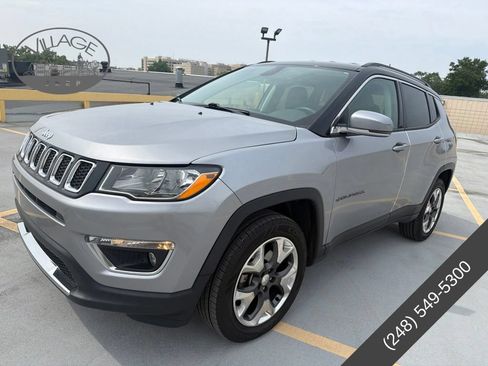 Used 2018 Jeep Compass Limited AWD/4WD image 3