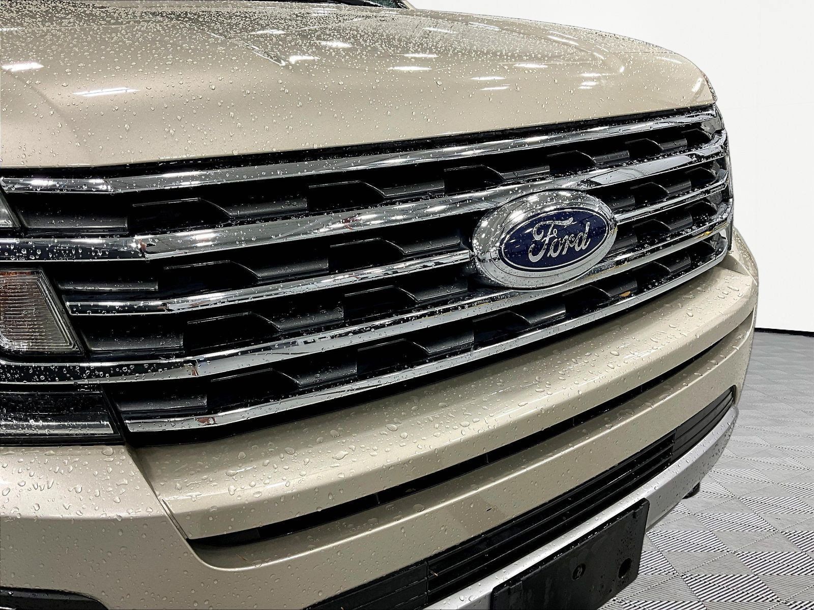 Used 2018 Ford Expedition XLT w/ Equipment Group 201A AWD/4WD image 34