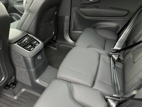 New 2025 Volvo XC90 T8 Plus w/ Protection Package Premier image 11