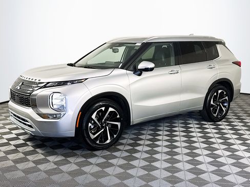 Used 2024 Mitsubishi Outlander SEL Black Edition image 4