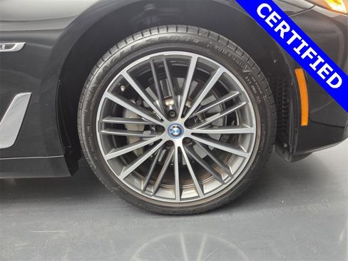 Certified 2023 BMW 530e w/ Premium Package image 13