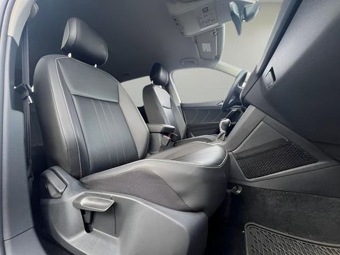 Used 2022 Volkswagen Tiguan SE image 28