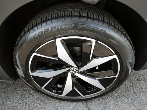 Used 2023 Volkswagen ID.4 Pro S AWD/4WD image 8