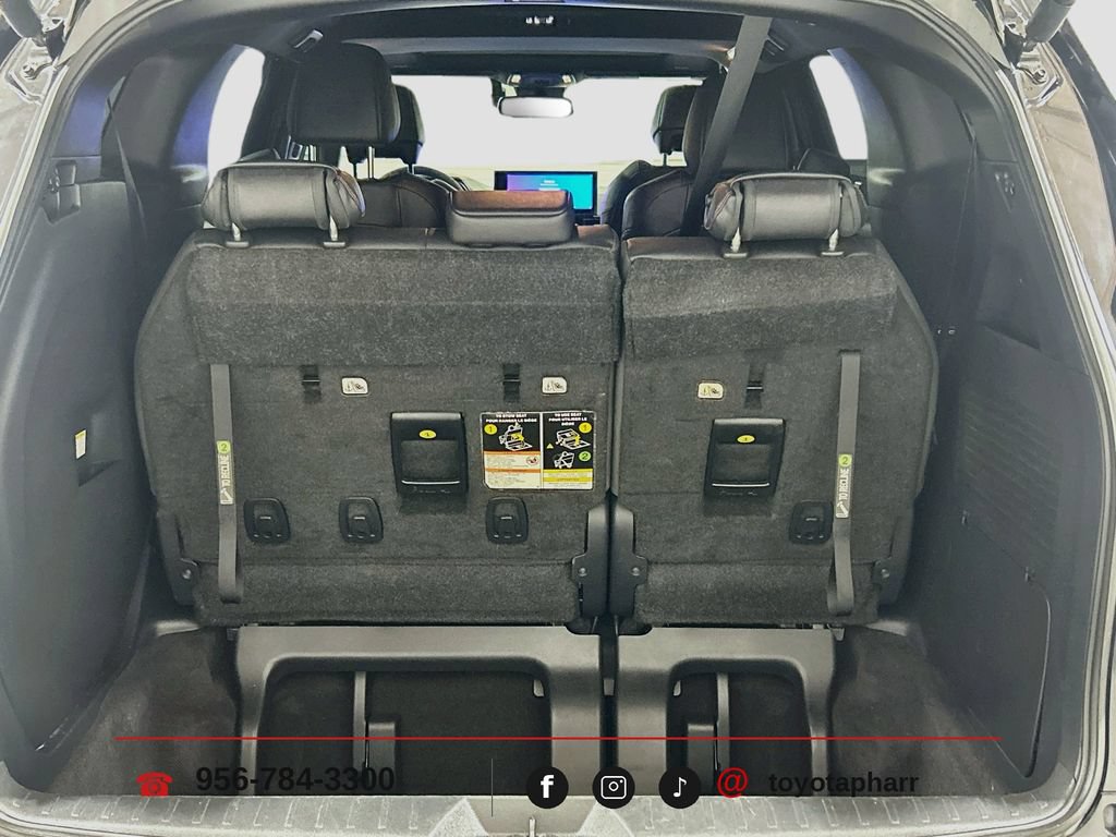 Used 2025 Toyota Sienna XSE FWD image 25