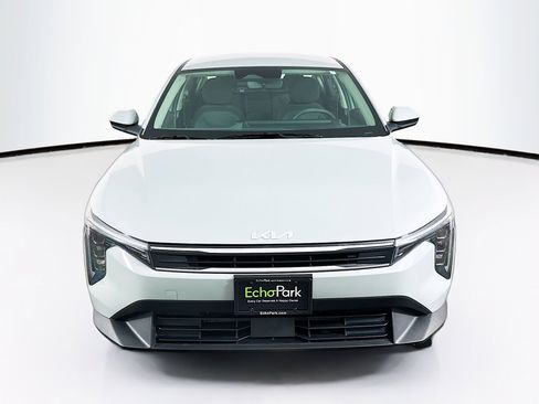 Used 2025 Kia K4 LXS image 2