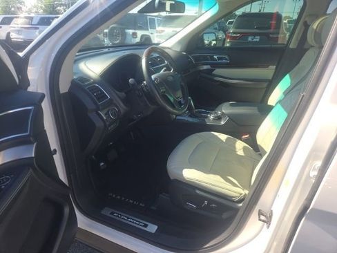 Used 2017 Ford Explorer Platinum AWD/4WD image 16