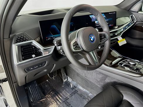 New 2026 BMW X5 xDrive50e w/ M Sport Package image 9