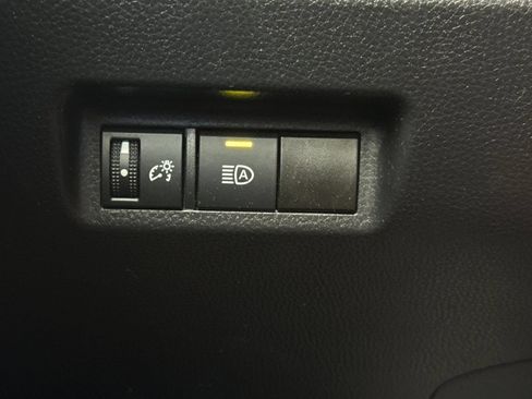 Used 2021 Toyota RAV4 LE FWD image 41