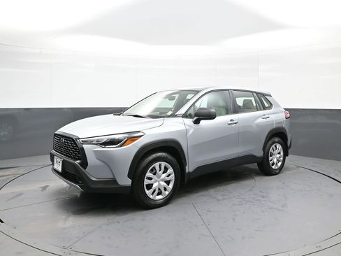 Certified 2024 Toyota Corolla Cross L image 10