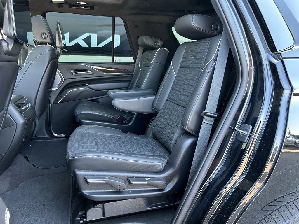 Used 2022 Cadillac Escalade Sport Platinum AWD/4WD image 12