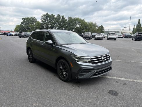 Used 2023 Volkswagen Tiguan SE AWD/4WD image 3